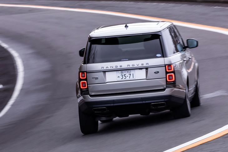 「レンジローバー オートバイオグラフィーPHEV」の燃費値は、WLTCモードで8.8km/リッター。EVモードでの最大航続距離は41.4km。