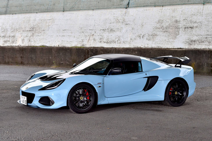 
	【ロータス・エキシージ スポーツ410のスペック】
	ボディーサイズ：全長×全幅×全高＝4080×1800×1130mm／ホイールベース：2370mm／車重：1110kg／駆動方式：MR／エンジン：3.5リッターV6 DOHC 24バルブ スーパーチャージャー付き／ トランスミッション：6段MT／最高出力：416PS（306kW）/7000rpm／最大トルク：410N・m（41.8kgf・m）/2500-7000rpm／タイヤ：（前）215/45ZR17 91Y XL／（後）285/30ZR18 97Y XL（ミシュラン・パイロットスポーツ カップ2）／ 燃費：--km/リッター／価格：1424万5000円

	
	【取材時の燃費データ】
	テスト距離： 234.7km（市街地1：高速道路8：山岳路1）／使用燃料：28.8リッター（ハイオクガソリン）／参考燃費：8.1km/リッター（満タン法）
	