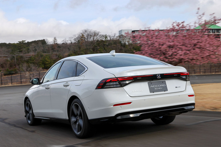 操舵時に前輪の荷重を増やして応答性を向上させる「モーションマネジメントシステム」も搭載。オープンロードであらためて試してみたい。