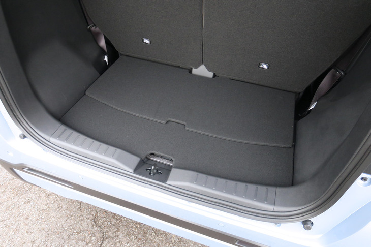 三菱eKクロスEV P（ラゲッジスペース）