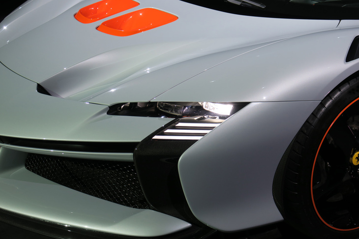 フェラーリSF90 XXストラダーレ（ヘッドランプ）