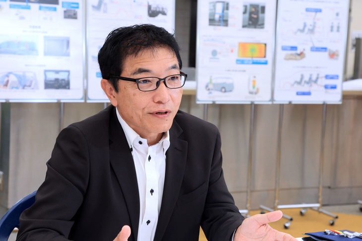 新型「シエンタ」のコンセプトについて、「初代の頃に原点回帰した」と語る鈴木氏。氏はその初代シエンタの開発にも携わっていた。