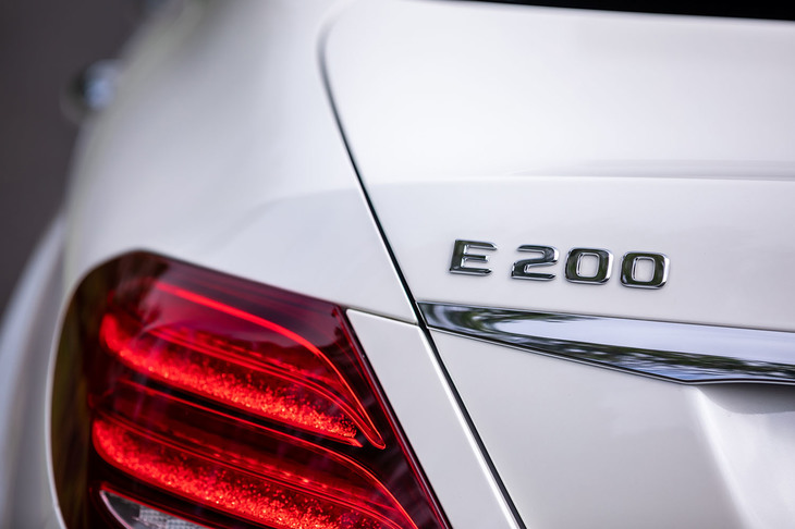 メルセデス・ベンツE200アバンギャルド