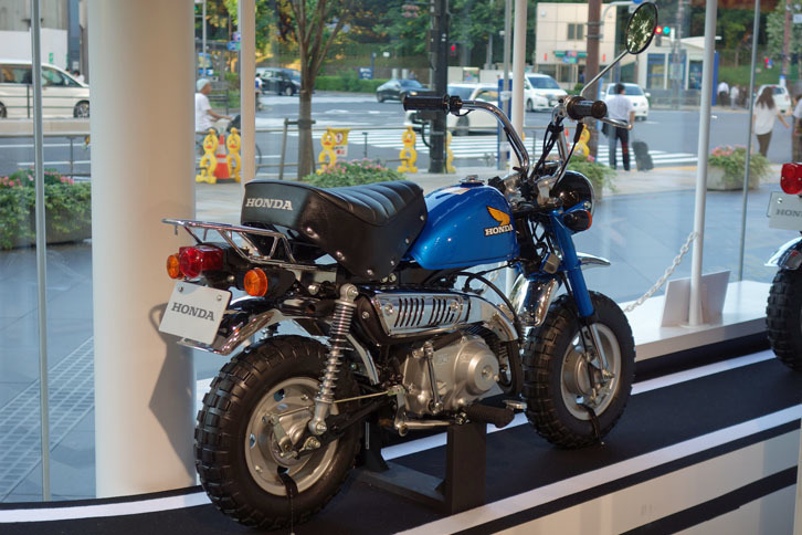 「モンキー」（1978年）。一部改良を受け、ティアドロップ型のフューエルタンクなど、新設計のボディーデザインを採用した。