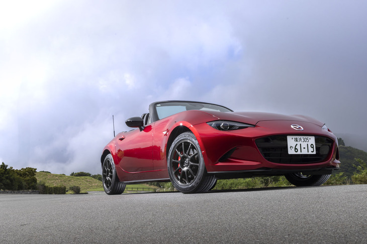 あくまでドライバーとクルマが主体であり、自らは黒子に徹してドライブを楽しませてくれる「エクスタHS52」。クムホが提案する新しい「パフォーマンスタイヤ」だ。