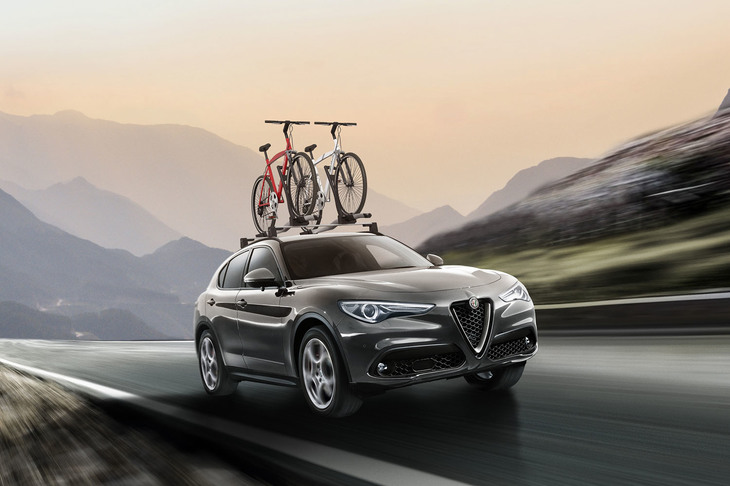 ブラックルーフレールが装備された「ステルヴィオ2.2ターボ ディーゼルQ4スポーツパッケージ」。