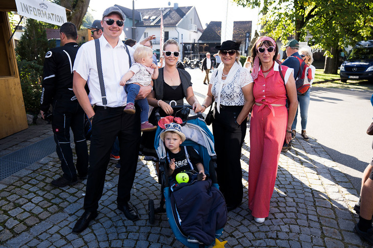 「Auerberg Klassik」では観客もクラシカルな衣装で着飾っている。こうした衣装で来場すると入場料が半額になり、また衣装コンテストも行われているのだ。