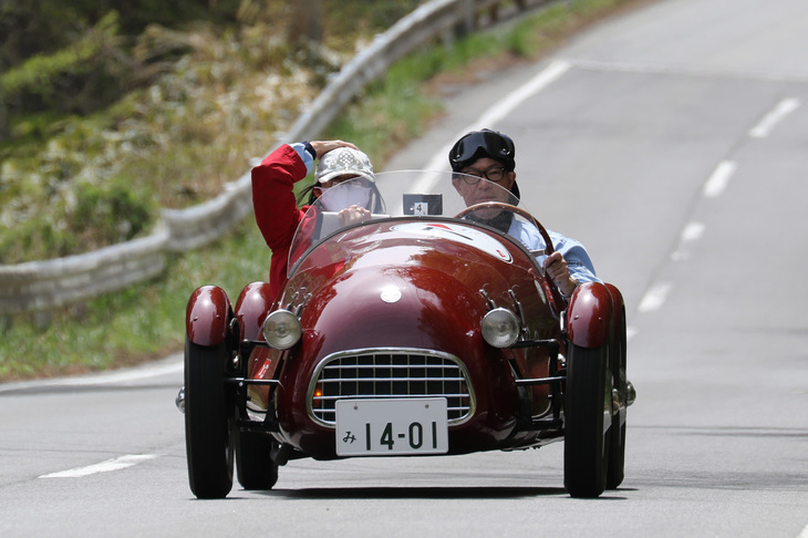 1941年「フィアット500Aテスタ マリノ」。この顔つきから、赤塚不二夫のマンガ『もーれつア太郎』に出てくるキャラクター“べし”を連想するのは私だけ？