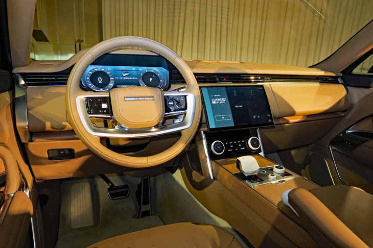 「SV」グレードには「SVセレニティー」と「SVイントレピッド」の2種類のデザインテーマが用意され、それに応じて内装の仕様の異なる。