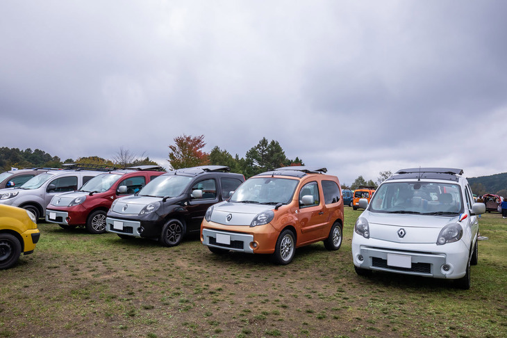 レアな「カングー ビボップ」が4台も、それも色違いで並んでいた。こうした光景も「カングージャンボリー」ならでは。