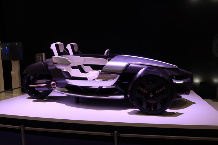 三輪のフルオープンEV「トライセラ」は、ヤマハらしさを形にしたというコンセプトカー。優れたハンドリング性能が自慢だ。