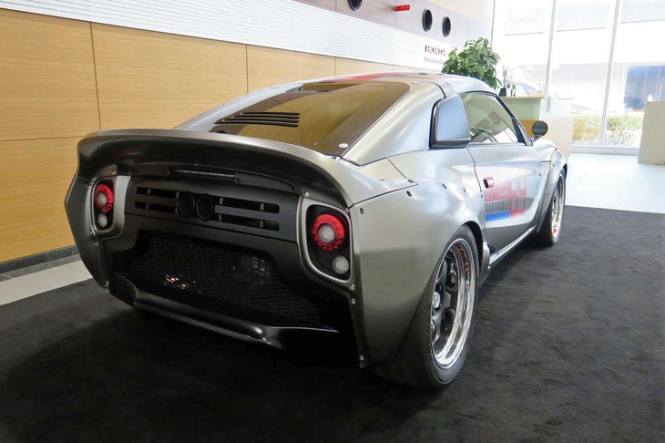 「モデューロ・ネオクラシックレーサー」のリアビュー。