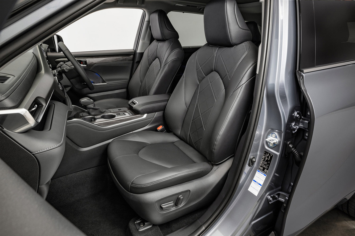 トヨタが米国生産のピックアップトラック「タンドラ」と3列シートSUV 