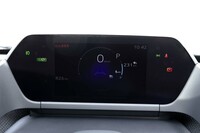 ステアリングの上から見るメーターはバイザーレスデザインを採用。「より見やすく、よりシンプルに、より使いやすく」というスバルのコックピット思想は共同開発車でも変えていないという。