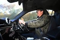 1000万円を切るエントリーグレード「グレカーレ エッセンツァ」に試乗してみると、「これはこれでいいじゃないか！」と感じた。軽快かつスポーティーなサウンドは、「トロフェオ」と同じぐらいのボリュームであった。