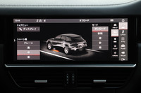 試乗車にはオプションの3チャンバー式アダプティブエアサスペンションが装備されており、走行モードなどによる車高の調整が可能となっていた。