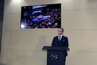 マツダの青山専務はプレスカンファレンスにおいて、ロータリーエンジンをつくり続けることを高らかに宣言した。
