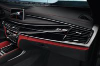 ブラックが決め手の「BMW X6 M」、限定発売の画像