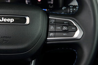 全車速対応型アダプティブクルーズコントロールや、自動的に法定速度を認知して車速を制御する「インテリジェントスピードアシスト」を装備するなど運転支援システムも充実しているが、各機能の制御についてはもうひと頑張りしてほしいところだ。