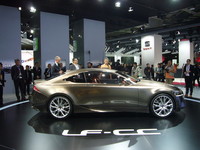 次期「レクサスIS」が浮き彫りに【パリサロン2012】