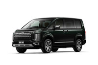 三菱が「デリカD：5」を一部改良　主要グレードで電動サイドステップが標準に