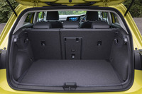 荷室の容量は380～1237リッター。