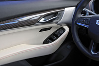 「CT5」のインテリアでは、各部のラインの曲率に統一感が持たされている。これが、乗員がリラックスできる空間の創出につながっているのだ。