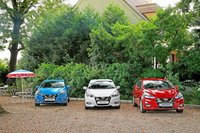 5代目から欧州仕様がフランス製となった「日産マイクラ」。“ファクトリーフォト”（オフィシャル写真）は、トリコロールで勢ぞろい。