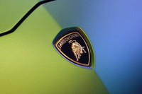 日本はランボルギーニにとって極めて重要な市場であり、イタリア本社のスタッフも常に気にかけているという。日本市場向けの限定モデルについては、多くが日本・イタリア双方からの働きかけで企画を決定、共同で開発しているとのこと。