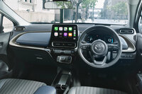 最上級グレード「Z」には、アルミホイールや10.5インチの大画面ディスプレイオーディオなどが標準装備される。