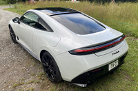 初代から5代目までがノッチバックスタイルであったのに対して、6代目となる新型「プレリュード」は、ハッチバックデザインを採用している。後席の背もたれを倒せば、荷室には9.5インチのゴルフバッグが2個収納できるのでゴルファーも安心だ。