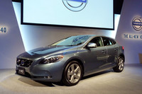 ボルボが新型「V40」を発売