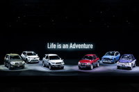 発表会場に展示されていた初代～5代目「RAV4」と、その起源となったコンセプトモデル。