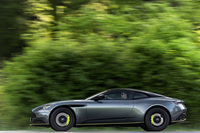 
	サスペンションは、フロントがダブルウイッシュボーンでリアがマルチリンク式。ダンパーこそオリジナルと異なるが、スプリングは「DB11」のものと変わらない。
	