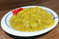 新潟名物「万代シテイバスセンター」のカレー。提供する「万代そば」の営業時間は8時から19時で、このとき（本文参照）は普通に食べそびれてしまった。翌朝、朝ごはんでいただきました。