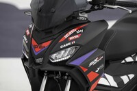 MotoGPマシンをイメージしたアプリリアのスクーター「SR GT200レプリカ」発売の画像