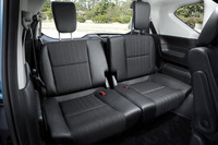 こちらは「フリード」の3列目シート。「シエンタ」と同じ2人掛けだが、幅の広さでシエンタに勝る。