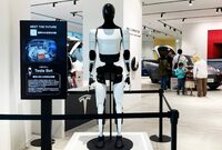 テスラの人型ロボット「Tesla Bot」が日本上陸　早速見に行ってきました！