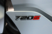 車両価格は3338万3000円。デリバリーは2017年7月からとなる予定。