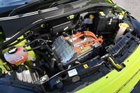 ディフェンダー130アウトバウンド（4WD/8AT）／フィアット・ドブロ（FF/8AT）／アバルト500eツーリスモ カブリオレ（FWD）【試乗記】の画像