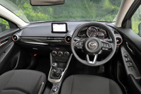 装備類では、スマートフォンを取り出さずに自動接続できるApple CarPlayのワイヤレス接続機能や、Qi規格のワイヤレス充電機能のオプション設定がトピックとなっている。