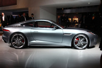 「C-X16」は、スーパーチャージャー付き3リッターV6エンジンとモーターを組み合わせるハイブリッドカーだ。