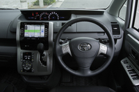 トヨタ・ヴォクシーZS（FF/CVT）【ブリーフテスト】の画像