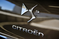 目下、「DS」シリーズの最上級に位置する「DS5」。日本では2012年8月1日に発売された。