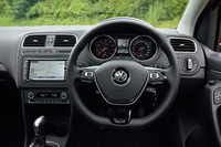 ステアリングホイールには「アダプティブクルーズコントロール」の操作スイッチが備わる。