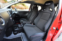 「アルト ワークス」にはレカロ製のスポーツシートが標準装備される。