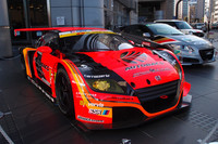 ホンダの青山本社に展示された「オートバックス・レーシング・チーム・アグリ」のGT300マシン「CR-Z GT」。