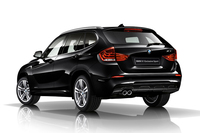 
    ボディーカラーは、ブラックサファイア（写真）とアルピンホワイトの2色が用意される。
    