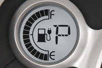 電気残量や航続可能距離がインパネに表示される。