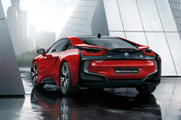 「BMW i8」に真っ赤なボディーの特別限定車の画像